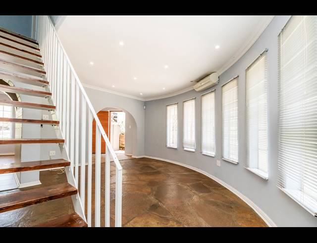 3 BEDROOM FREEHOLD RENTED IN HELDERKRUIN
